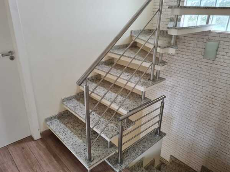 Fabricante de Escada Vazada com Vidro Itaquaquecetuba - Escada Vazada de Concreto